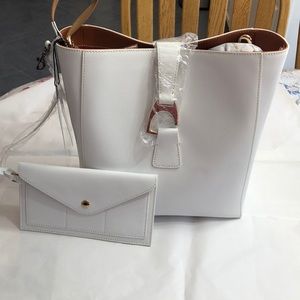 Brand new Dooney and Bourke leather tote